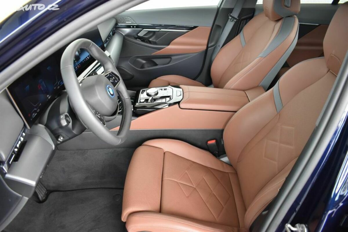 Fotografie vozu - klik pro zvětšení