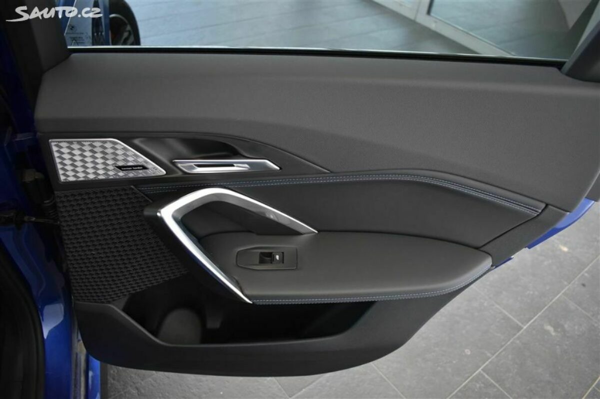 Fotografie vozu - klik pro zvětšení