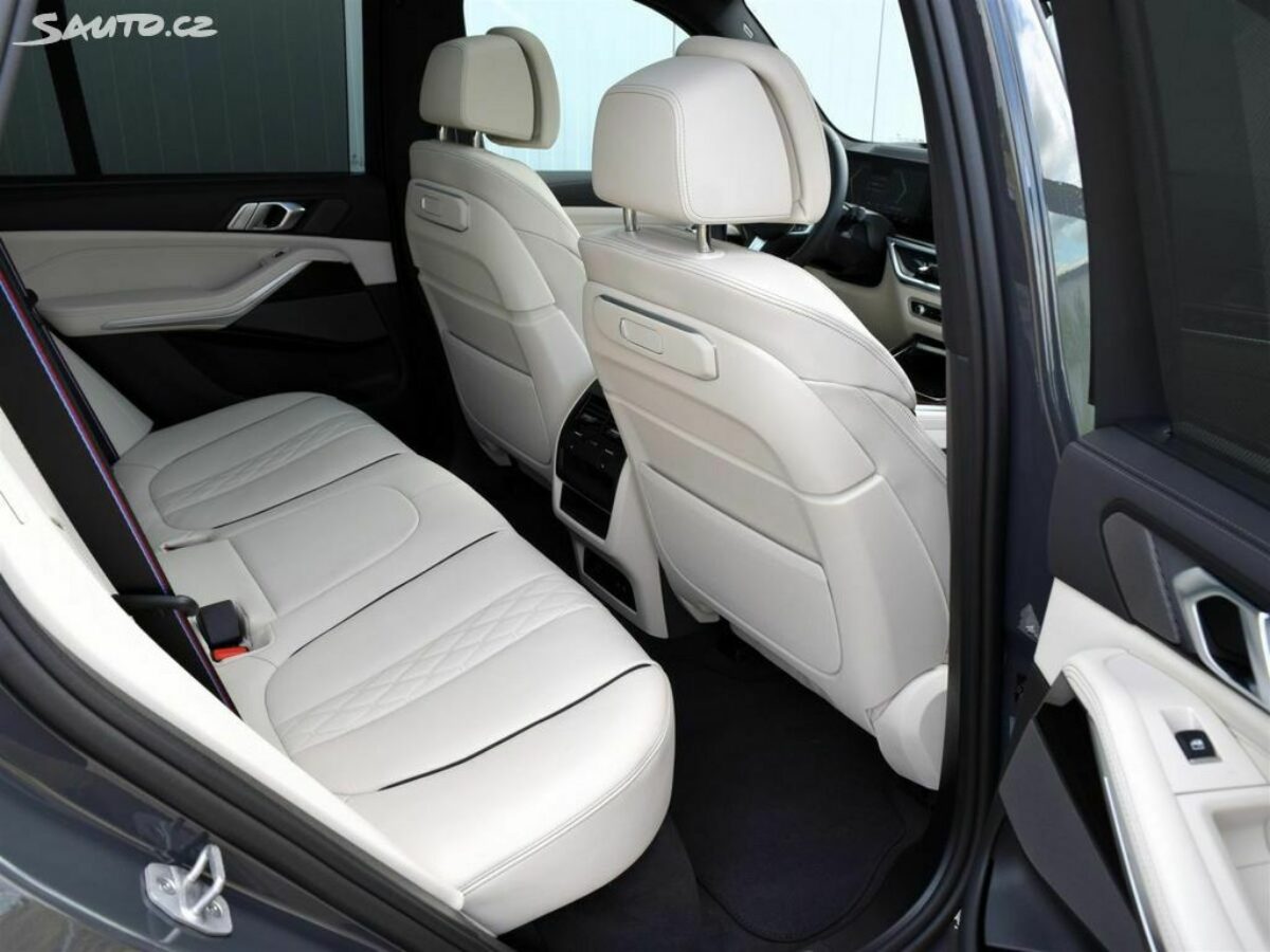 Fotografie vozu - klik pro zvětšení