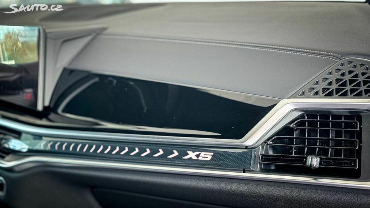 Fotografie vozu - klik pro zvětšení