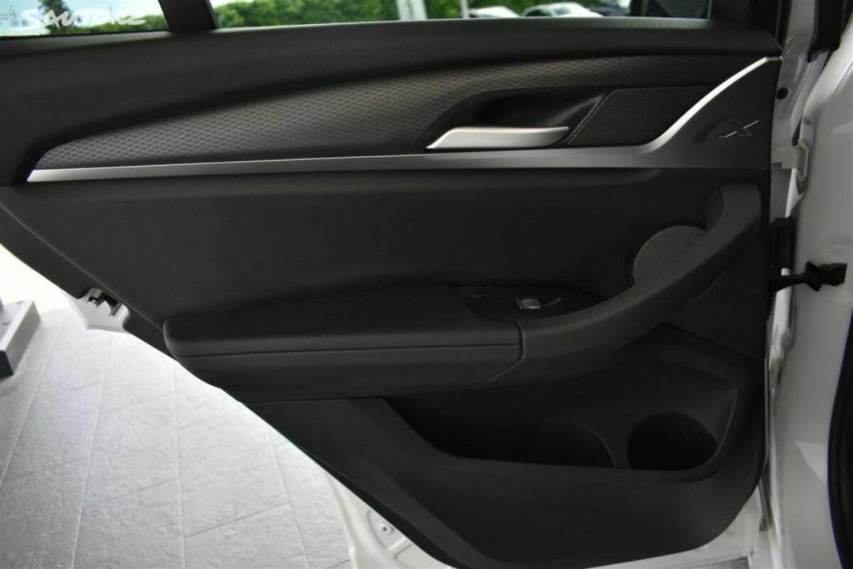 Fotografie vozu - klik pro zvětšení