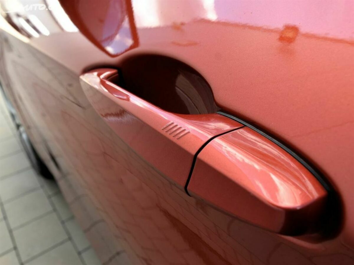 Fotografie vozu - klik pro zvětšení