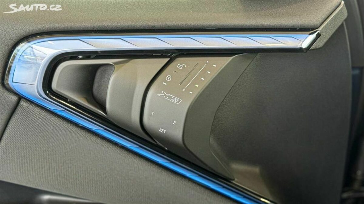 Fotografie vozu - klik pro zvětšení