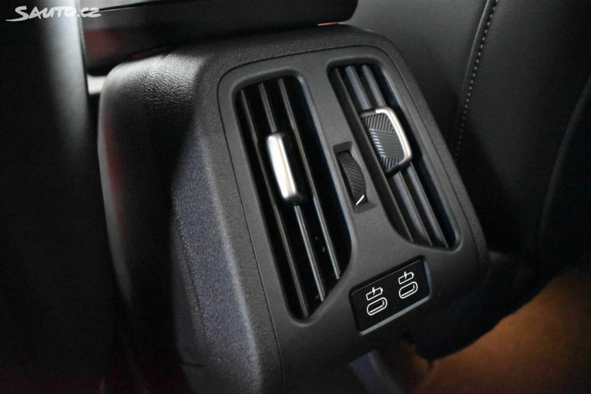 Fotografie vozu - klik pro zvětšení