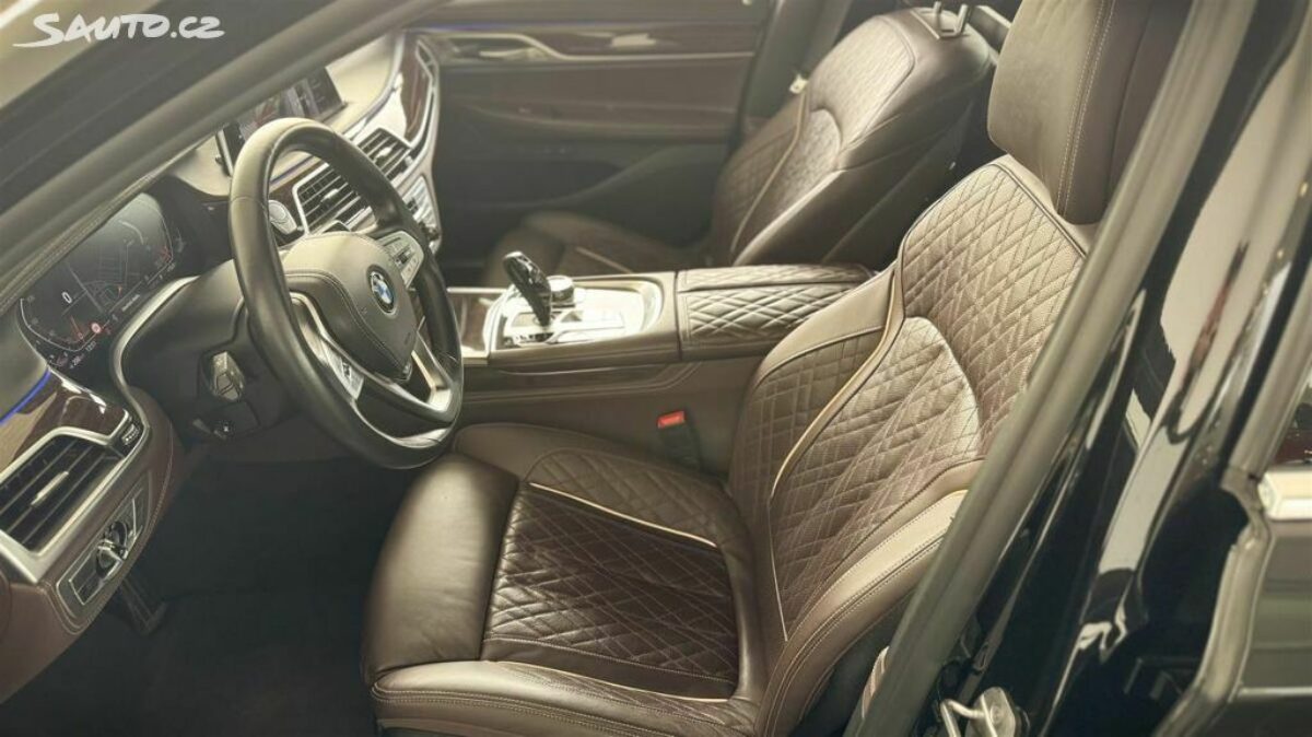 Fotografie vozu - klik pro zvětšení