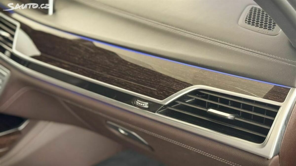 Fotografie vozu - klik pro zvětšení