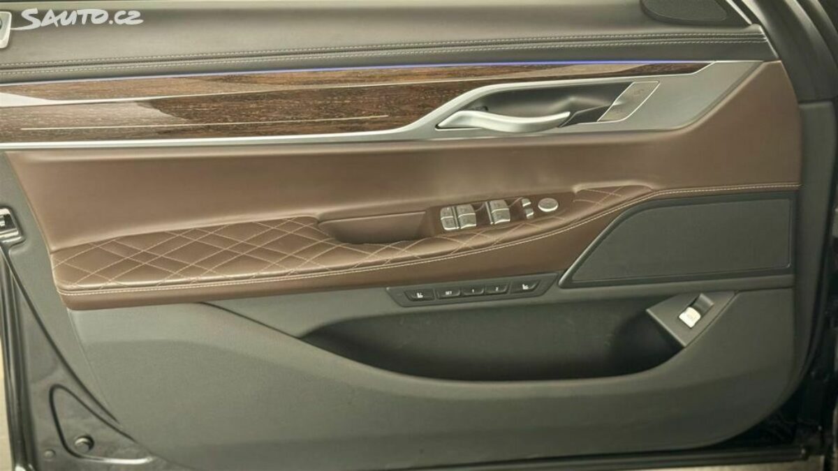 Fotografie vozu - klik pro zvětšení