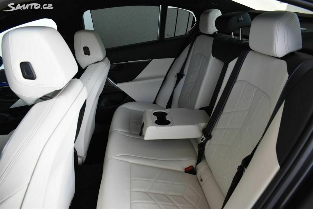 Fotografie vozu - klik pro zvětšení