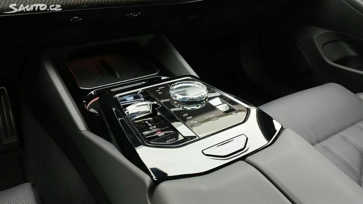 Fotografie vozu - klik pro zvětšení