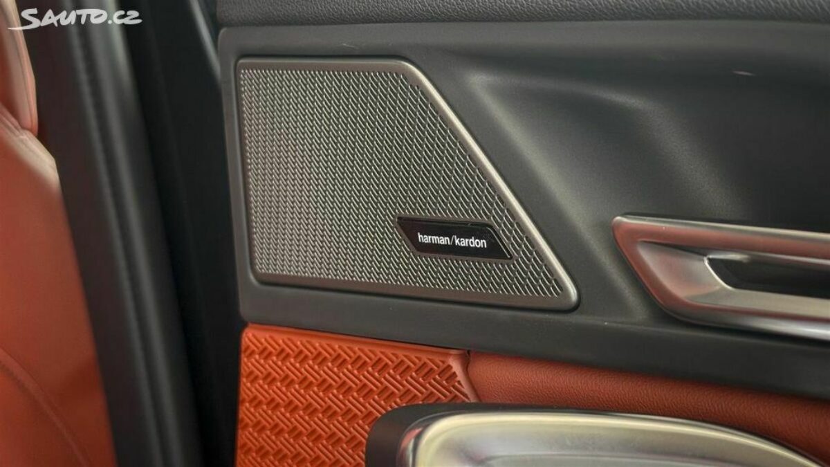 Fotografie vozu - klik pro zvětšení