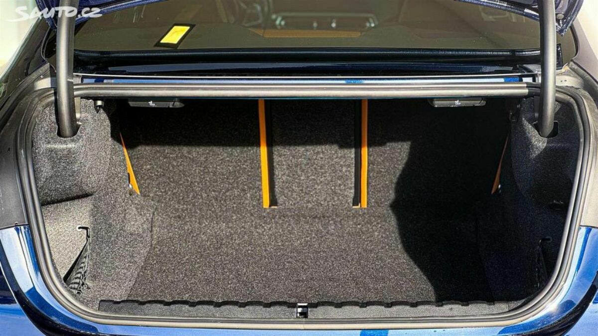 Fotografie vozu - klik pro zvětšení