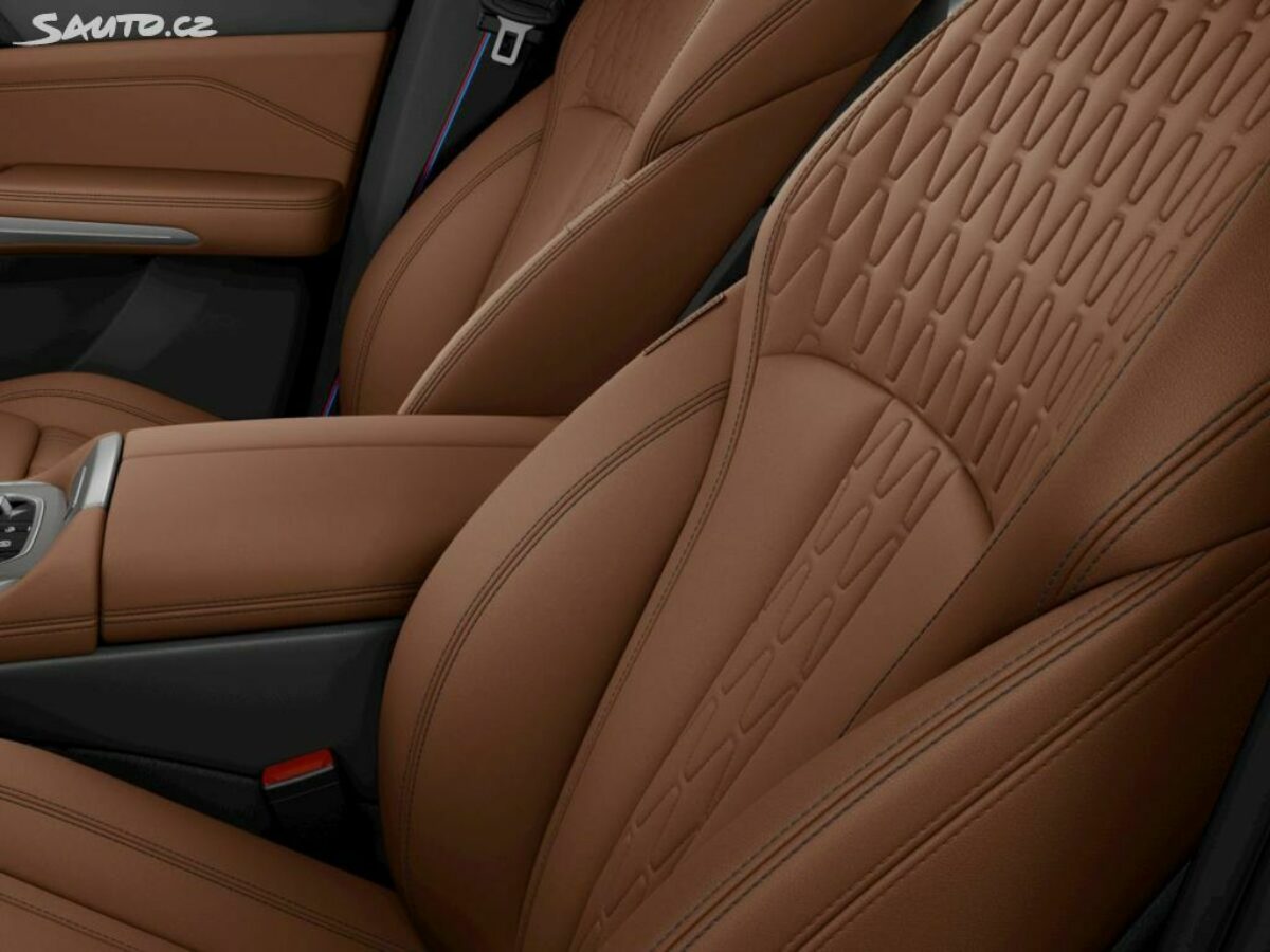 Fotografie vozu - klik pro zvětšení