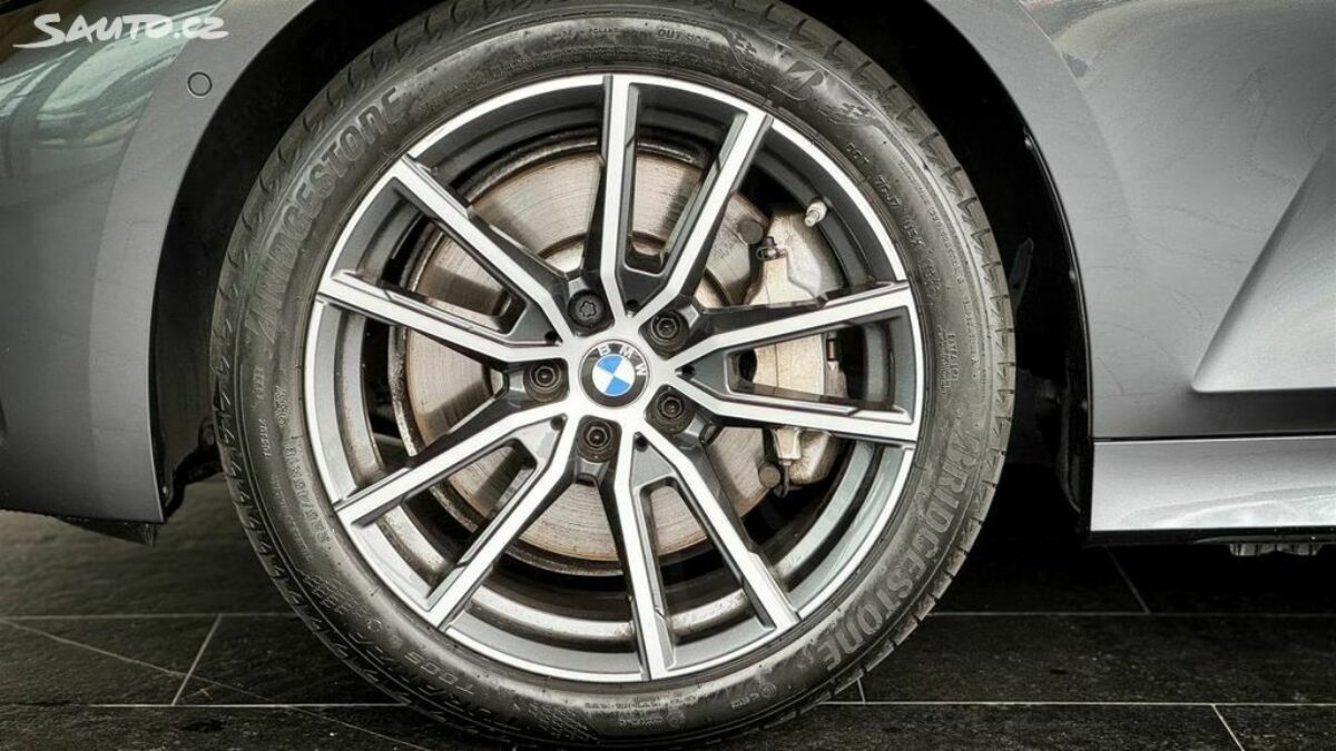 Fotografie vozu - klik pro zvětšení