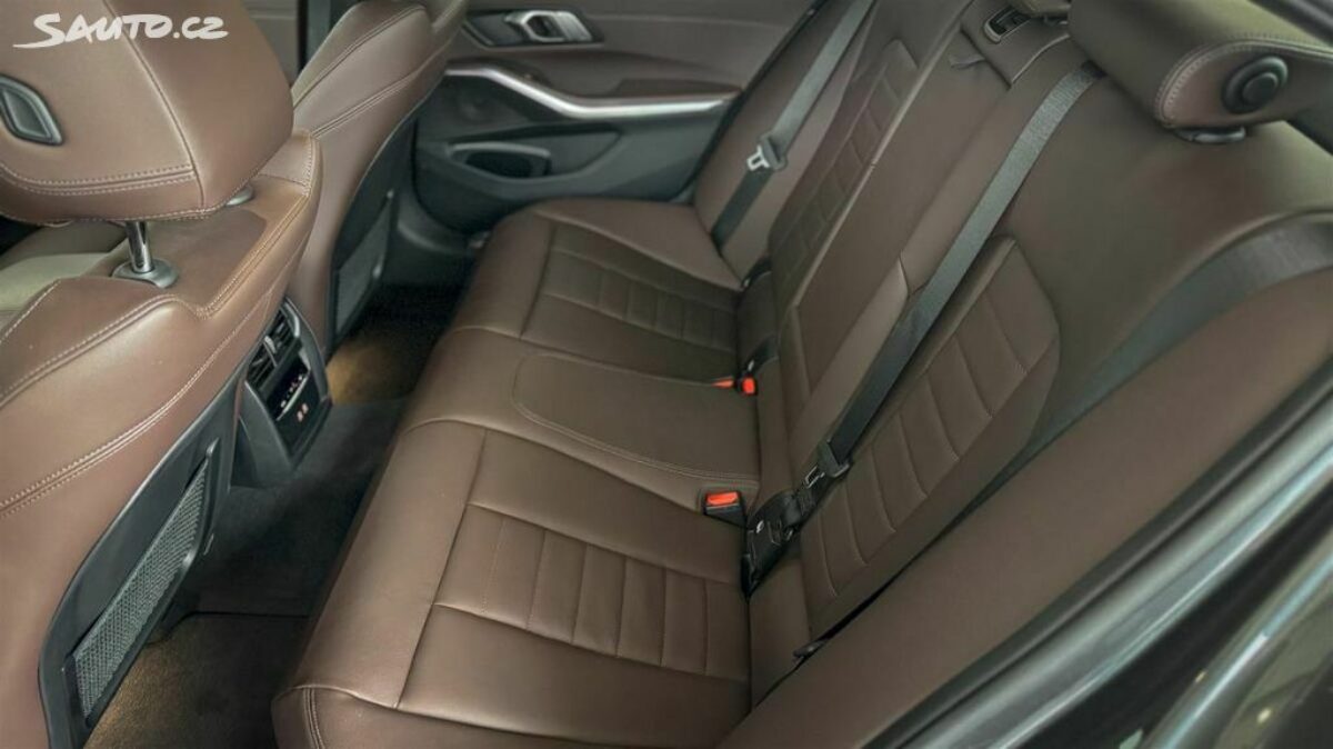 Fotografie vozu - klik pro zvětšení