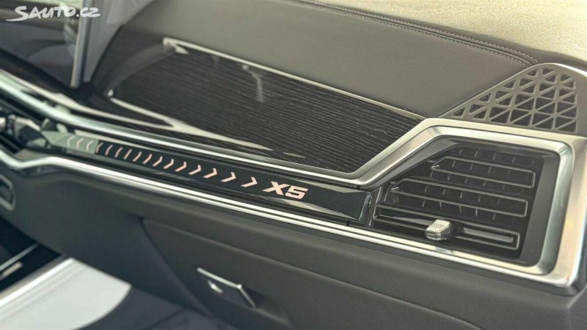 Fotografie vozu - klik pro zvětšení