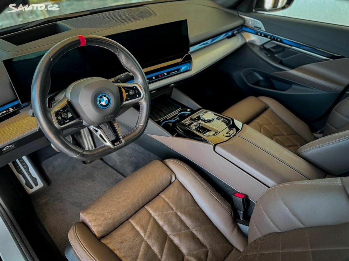 Fotografie vozu - klik pro zvětšení