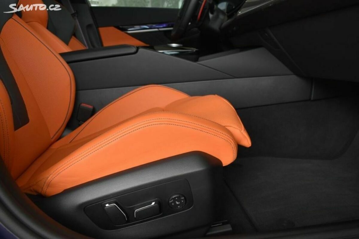 Fotografie vozu - klik pro zvětšení