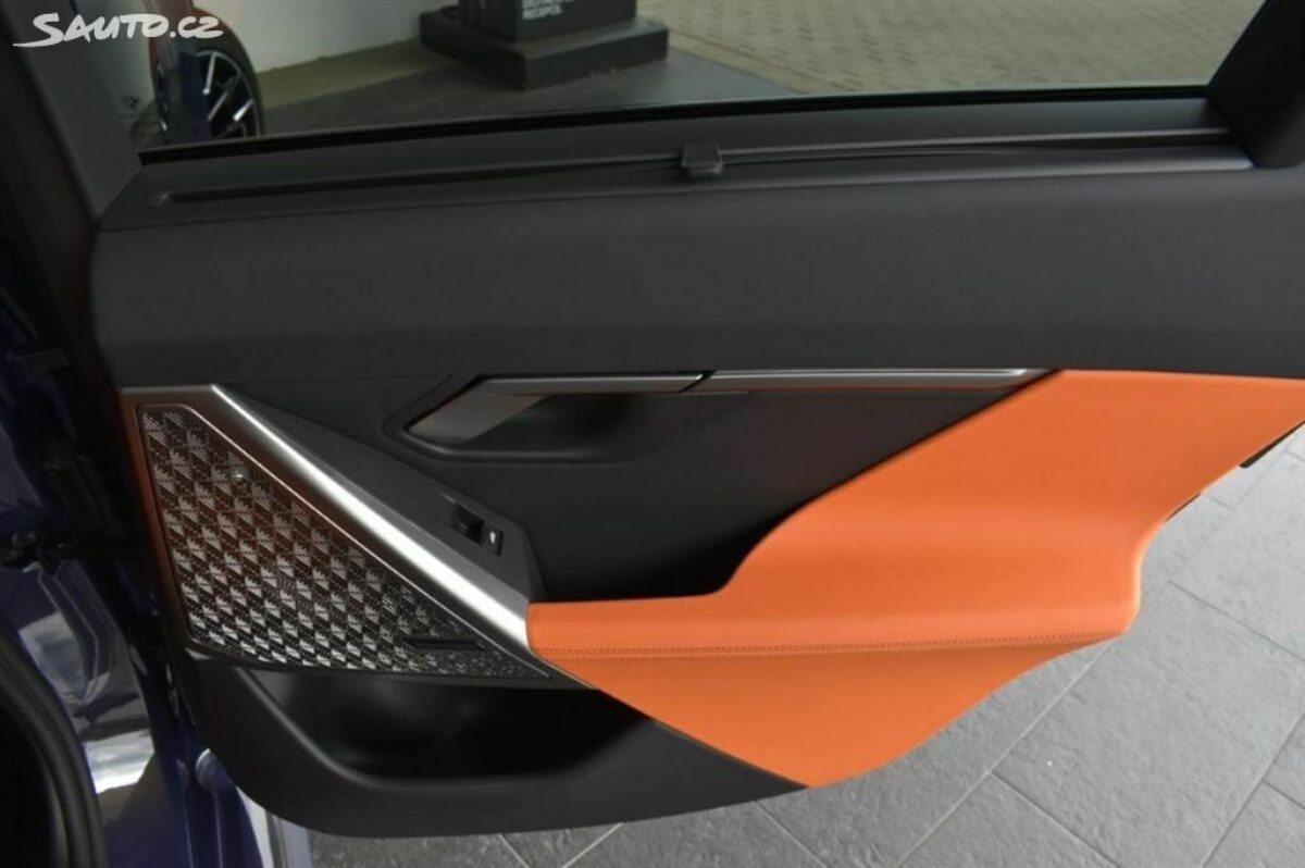 Fotografie vozu - klik pro zvětšení