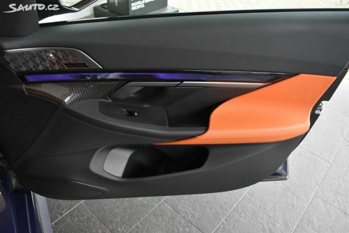 Fotografie vozu - klik pro zvětšení