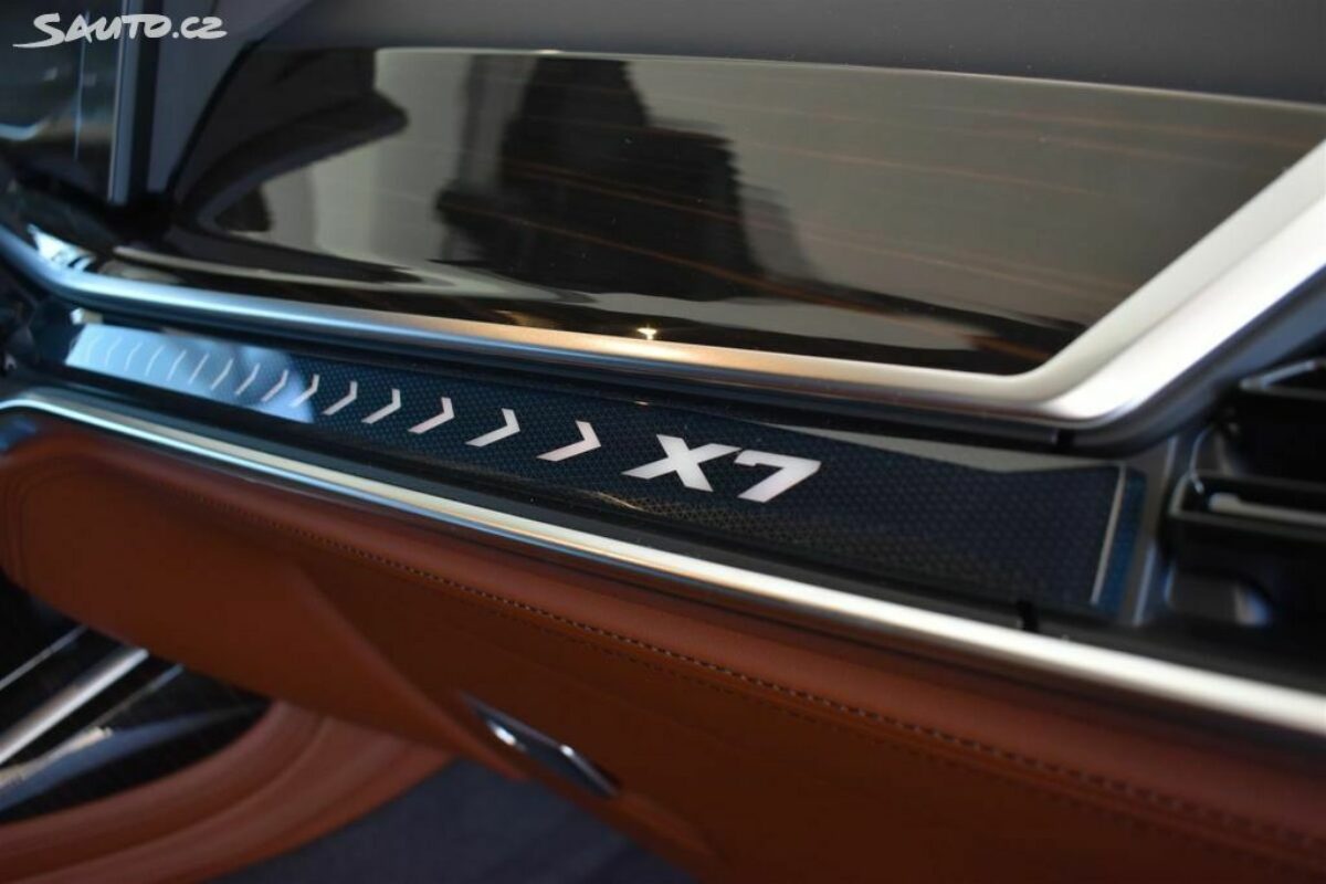 Fotografie vozu - klik pro zvětšení