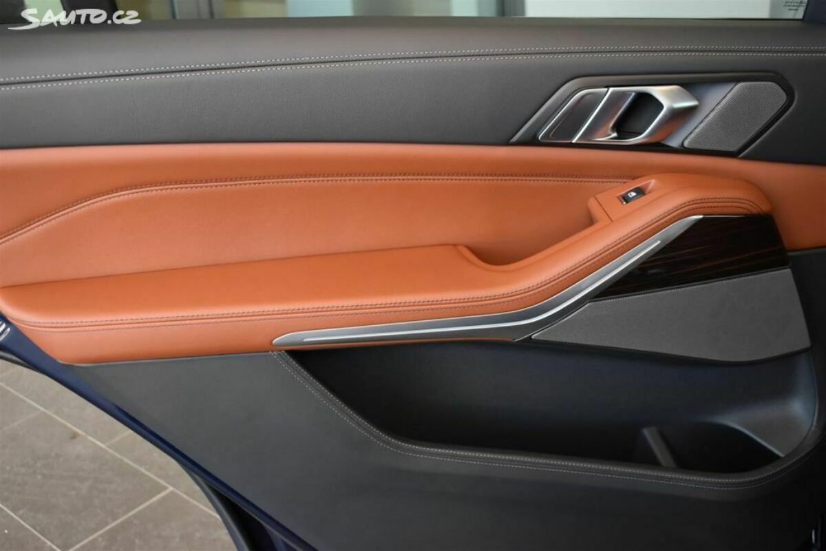 Fotografie vozu - klik pro zvětšení