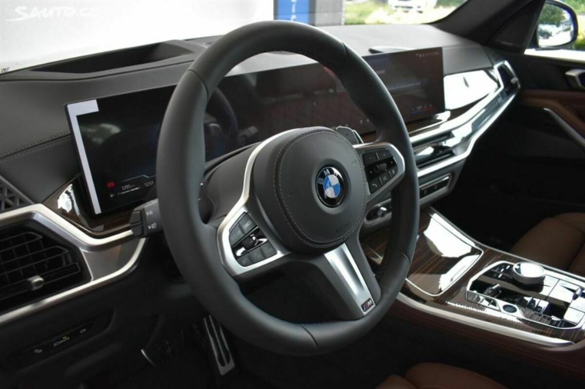 Fotografie vozu - klik pro zvětšení