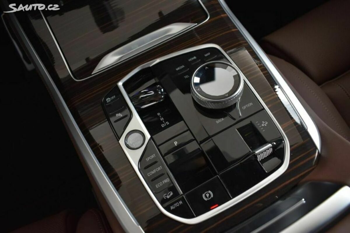 Fotografie vozu - klik pro zvětšení