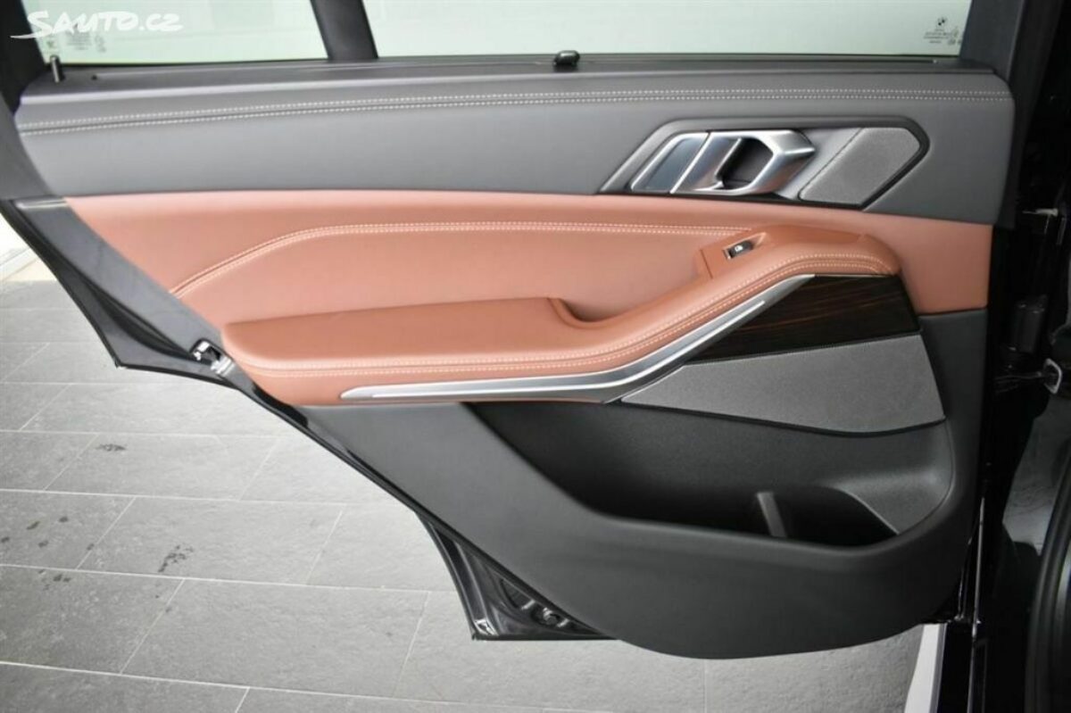 Fotografie vozu - klik pro zvětšení