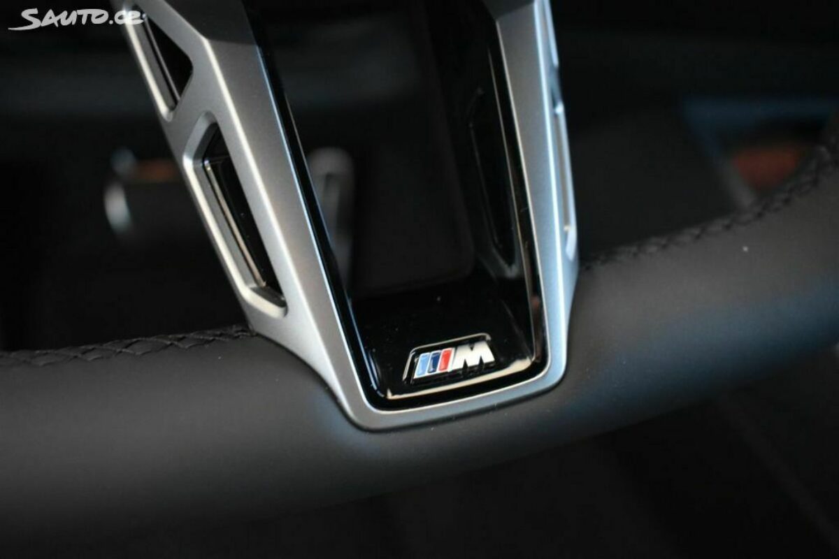 Fotografie vozu - klik pro zvětšení