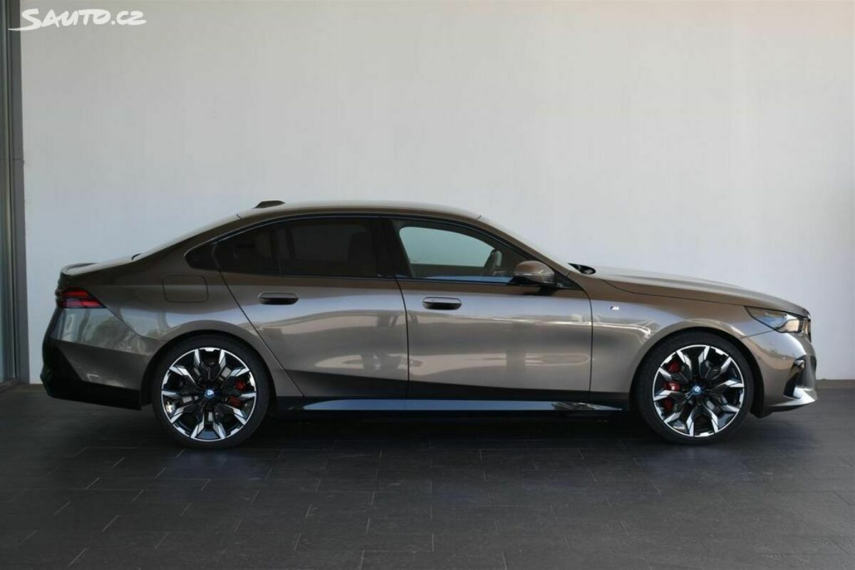 Fotografie vozu - klik pro zvětšení