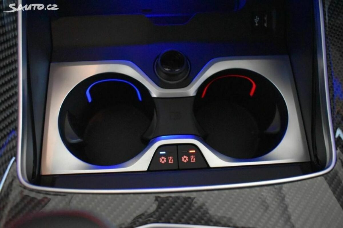 Fotografie vozu - klik pro zvětšení