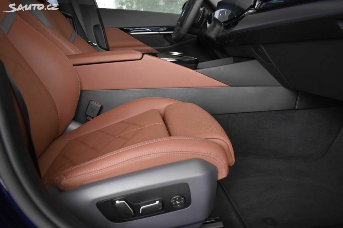 Fotografie vozu - klik pro zvětšení