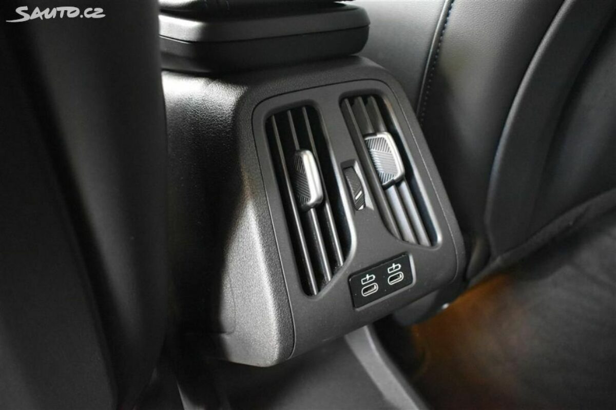 Fotografie vozu - klik pro zvětšení