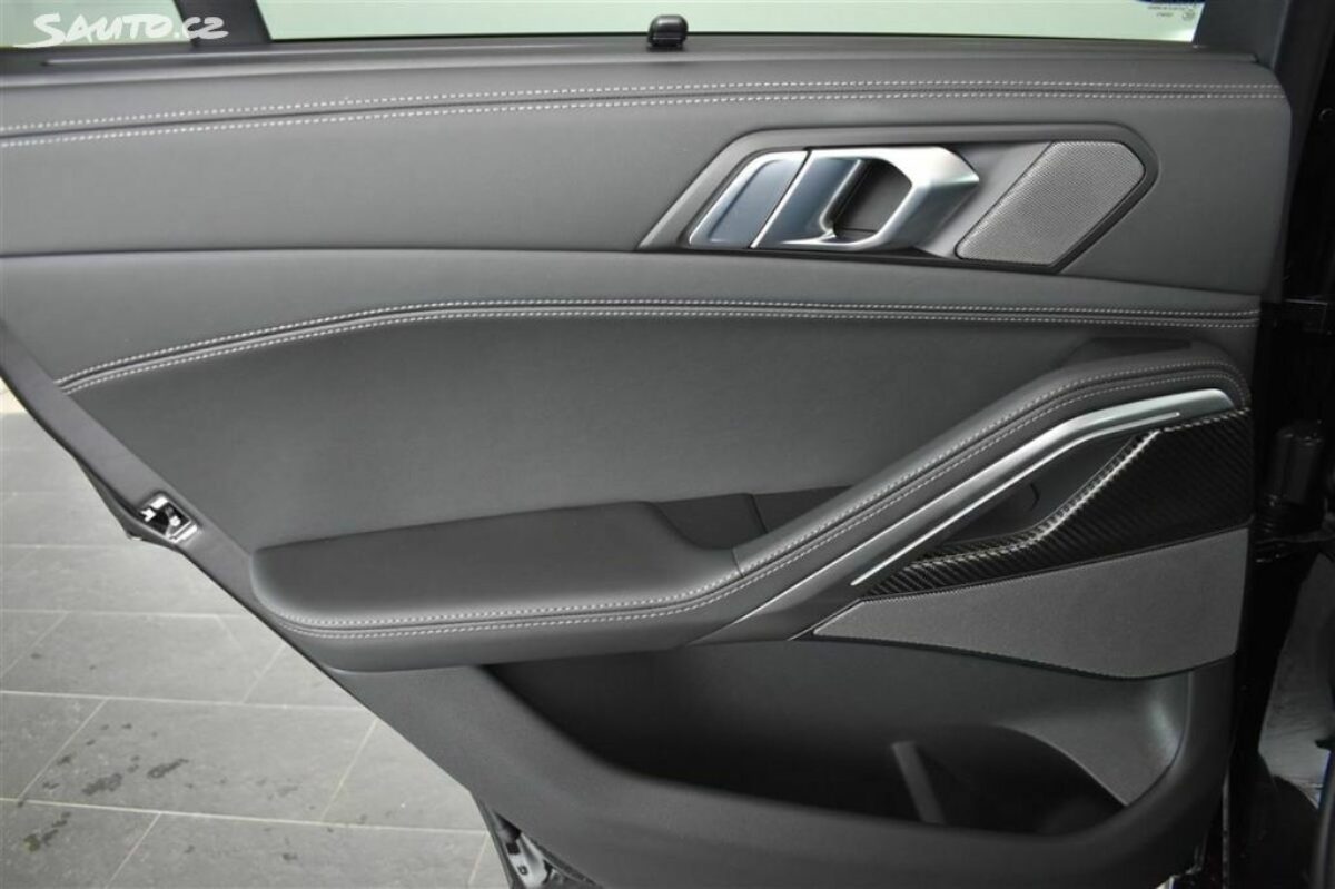 Fotografie vozu - klik pro zvětšení