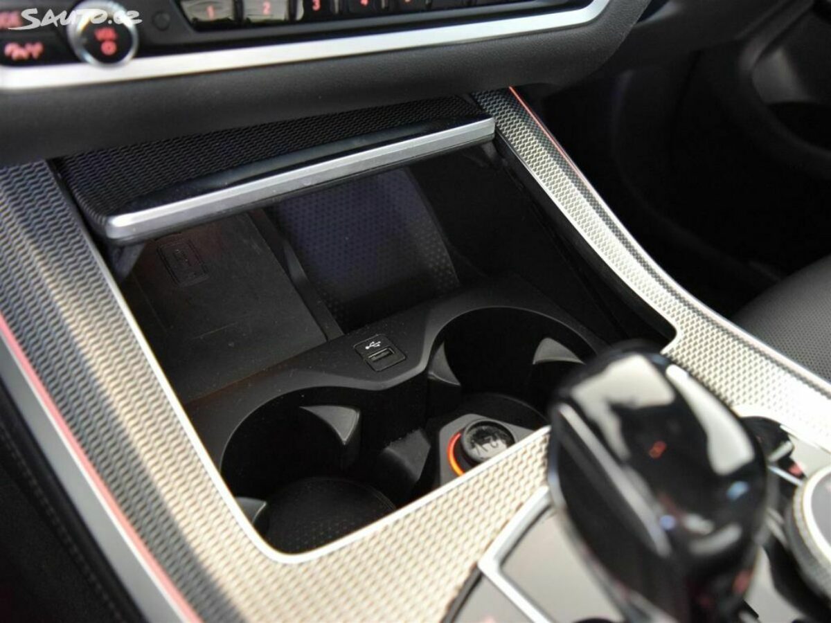 Fotografie vozu - klik pro zvětšení