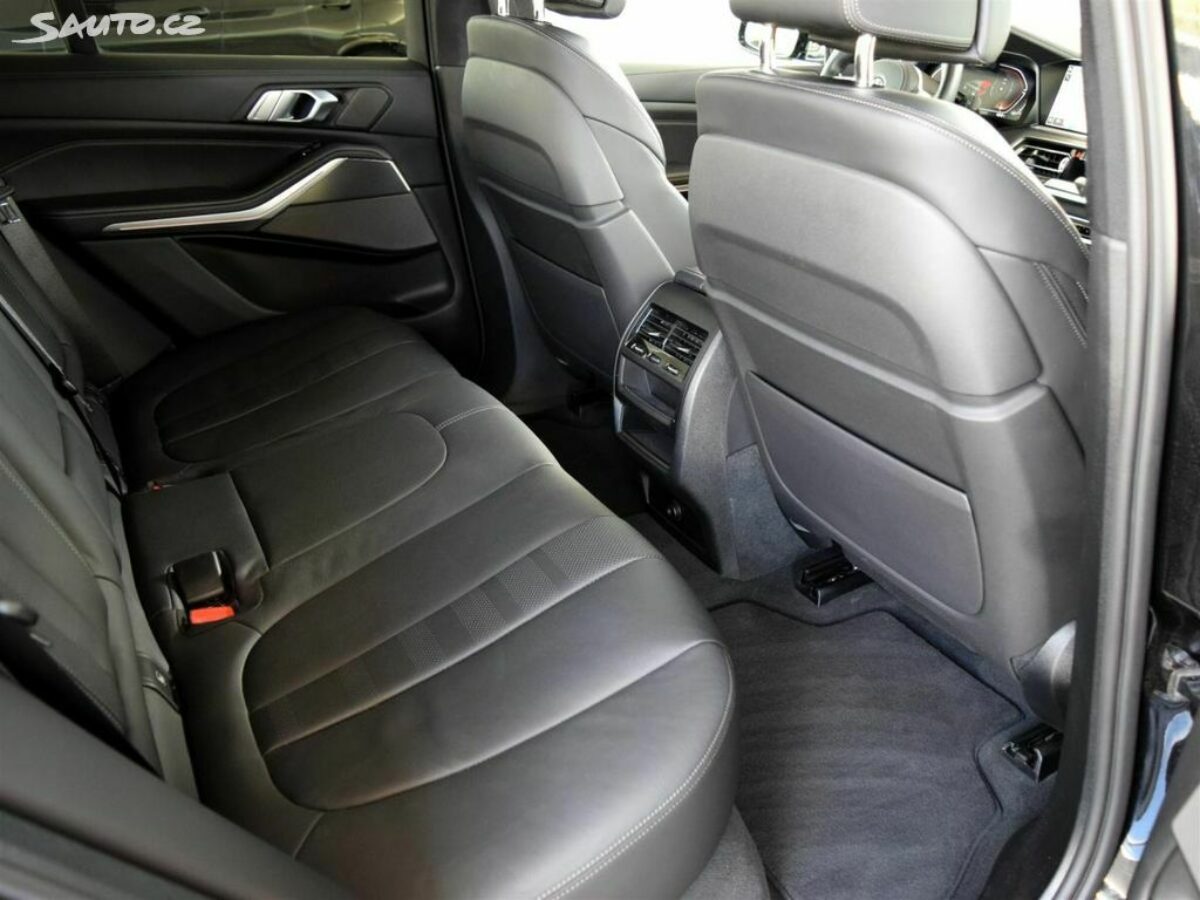 Fotografie vozu - klik pro zvětšení