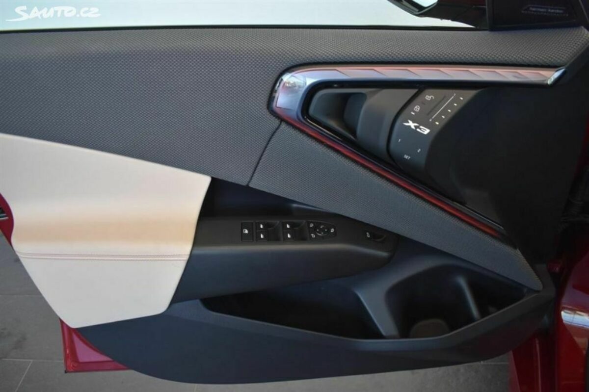 Fotografie vozu - klik pro zvětšení