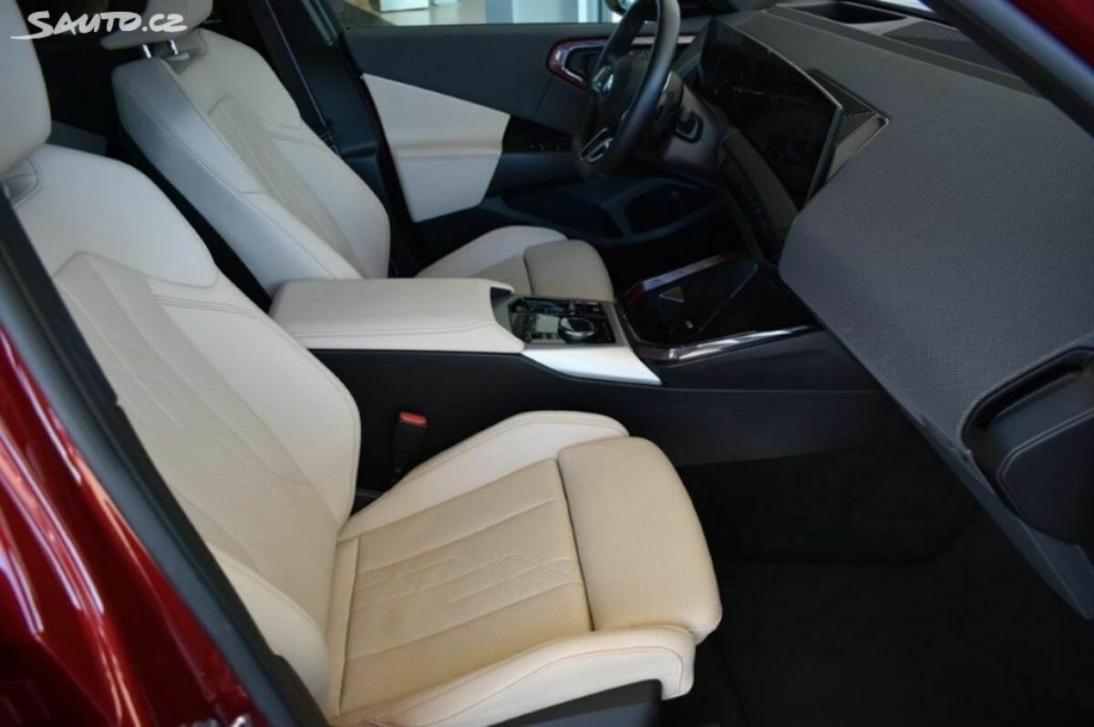 Fotografie vozu - klik pro zvětšení