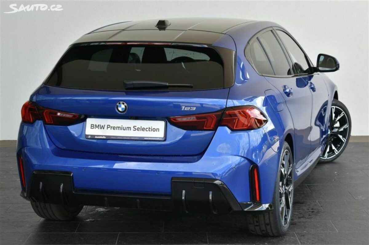 Fotografie vozu - klik pro zvětšení