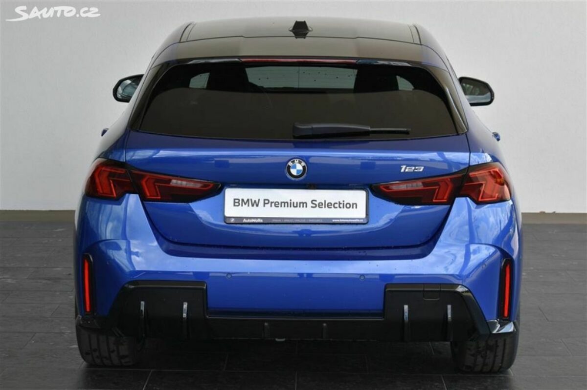 Fotografie vozu - klik pro zvětšení