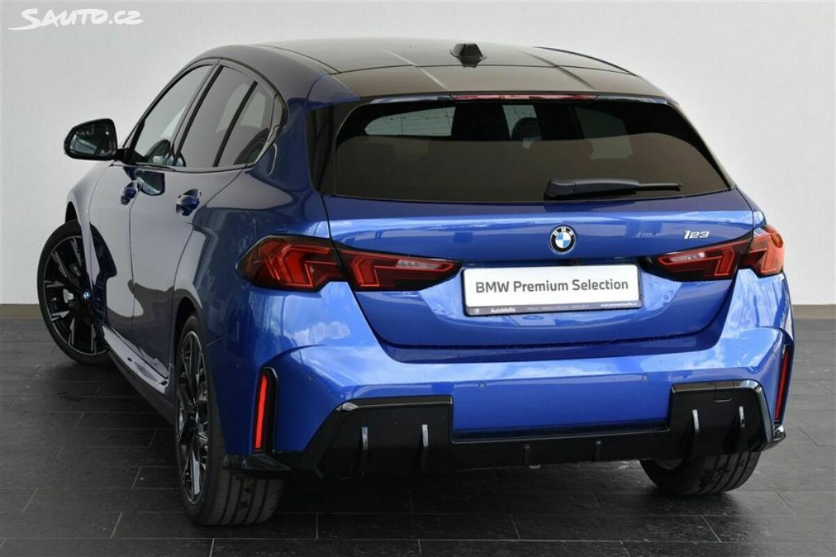 Fotografie vozu - klik pro zvětšení