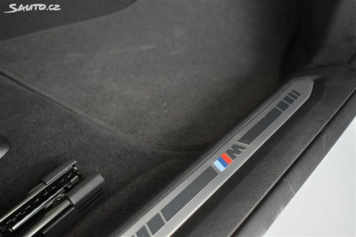 Fotografie vozu - klik pro zvětšení