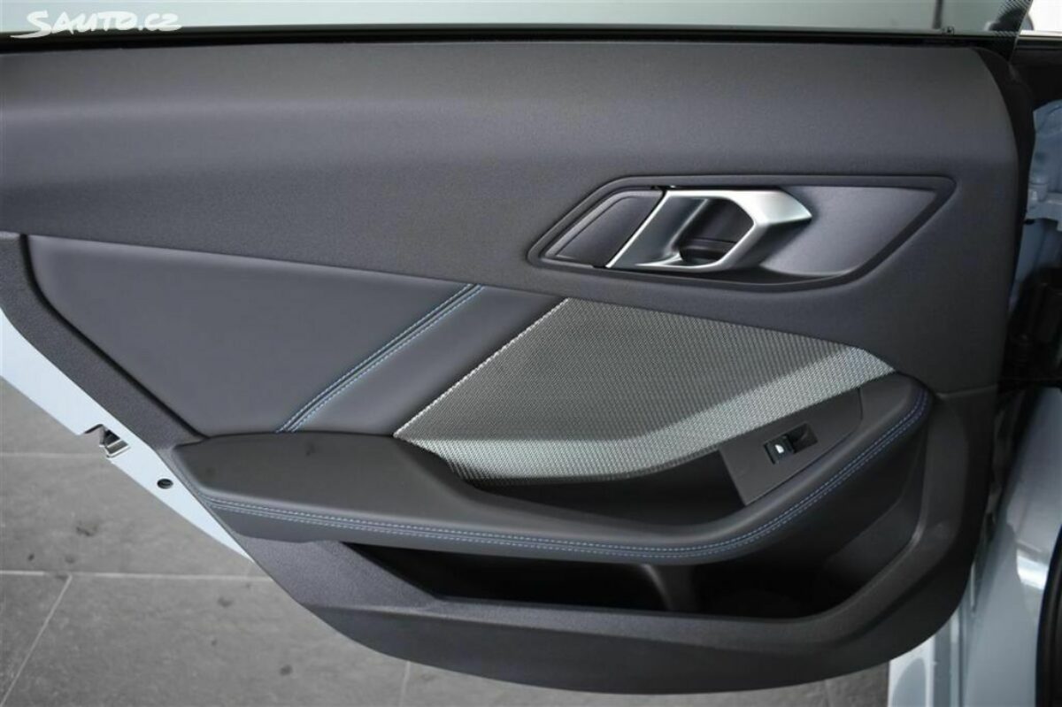 Fotografie vozu - klik pro zvětšení