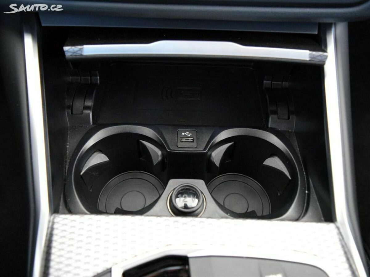 Fotografie vozu - klik pro zvětšení